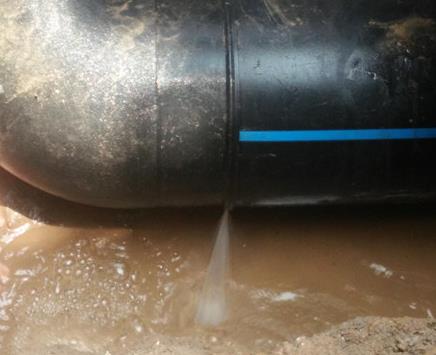 湄潭楼顶渗水维修公司为大家分享下湄潭卫生间漏水维修修补技术!